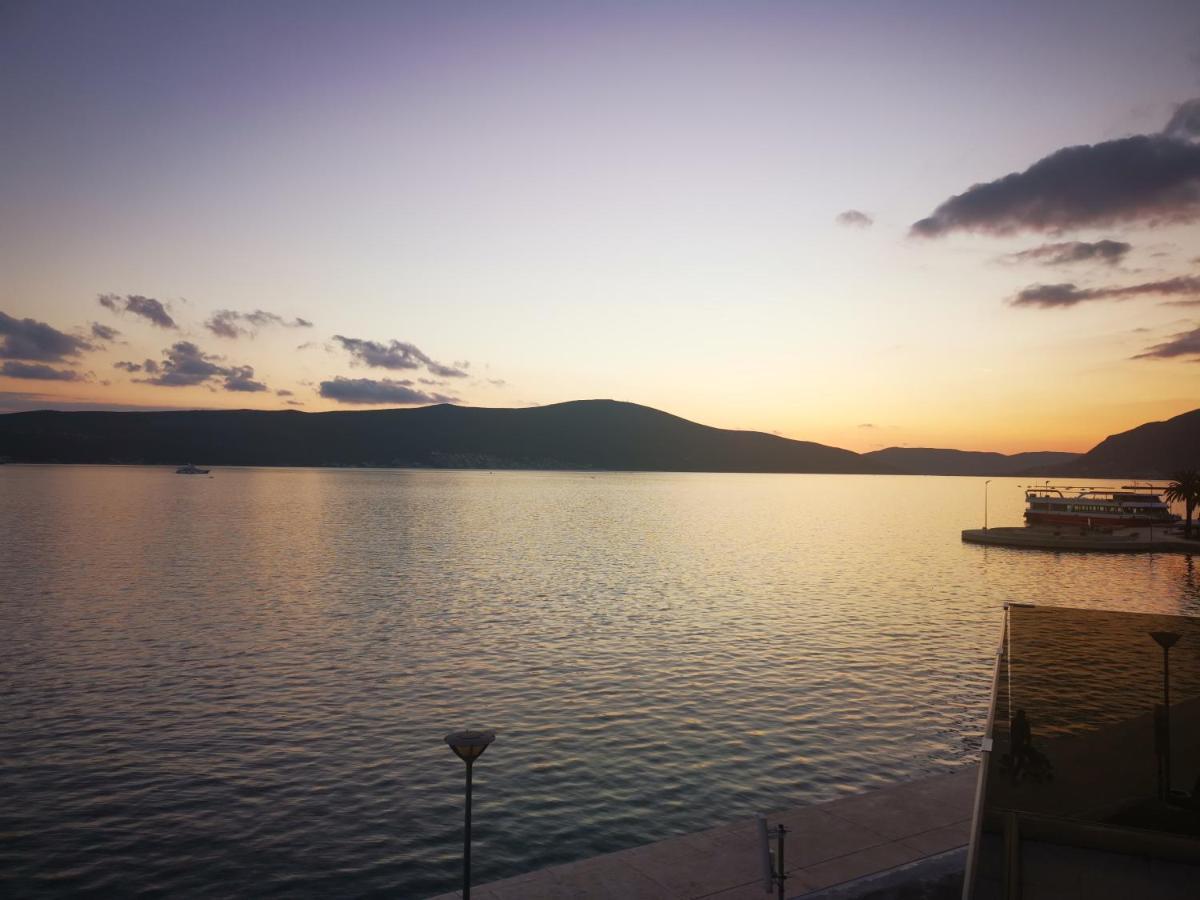 Seafront Apartments ティヴァト エクステリア 写真