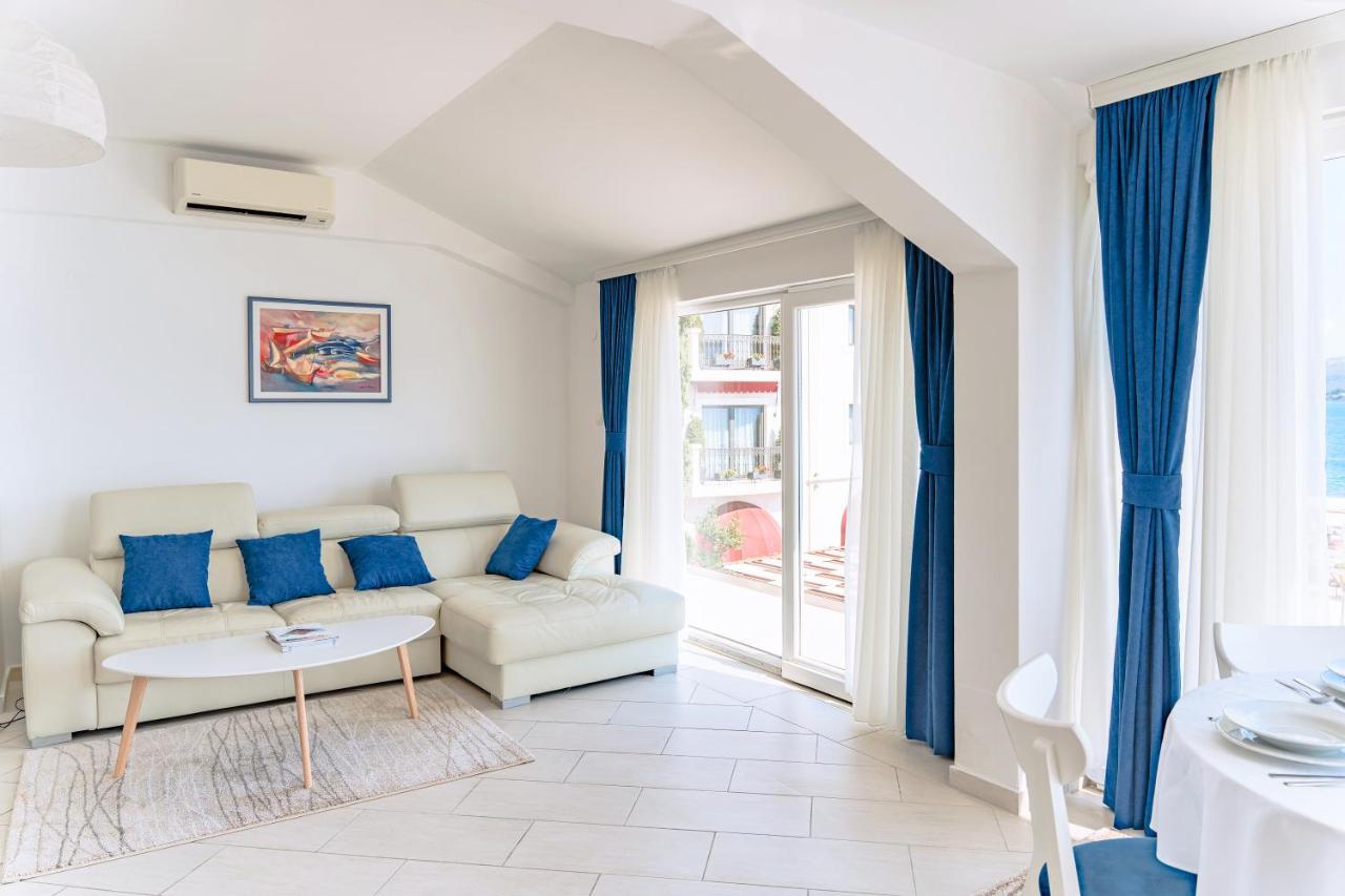 Seafront Apartments ティヴァト エクステリア 写真